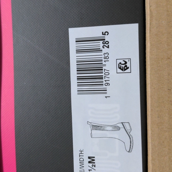 Vince Camuto Kourtley boot in tortilla suede (brand new) - Picture 8 of 8